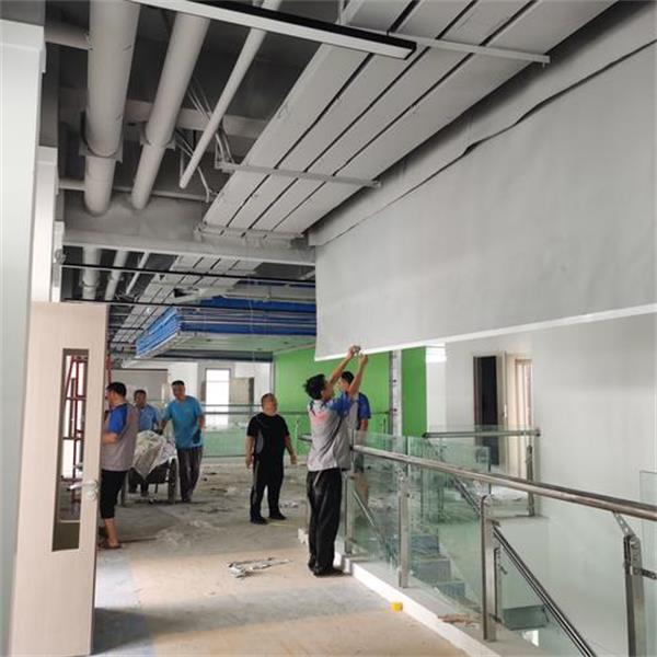 挡烟垂壁的材料在特定环境下的挡烟效果比较